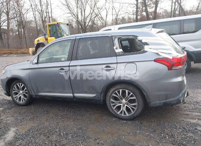 Photo 13 of 2018 Mitsubishi Outlander ES (VIN JA4AD2A30JZ038235)