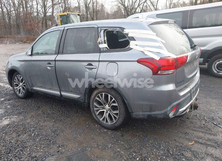 Photo 3 of 2018 Mitsubishi Outlander ES (VIN JA4AD2A30JZ038235)