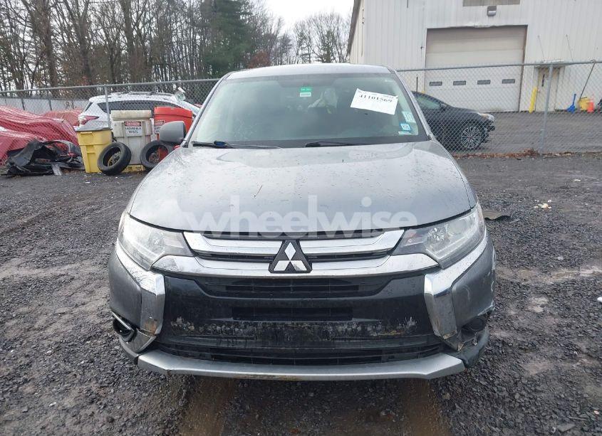 Photo 6 of 2018 Mitsubishi Outlander ES (VIN JA4AD2A30JZ038235)