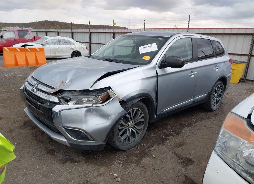 Photo 2 of 2017 Mitsubishi Outlander ES (VIN JA4AD2A31HZ017761)