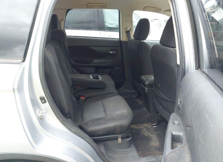 Photo 8 of 2017 Mitsubishi Outlander ES (VIN JA4AD2A31HZ017761)