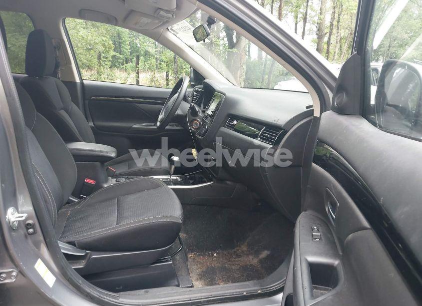 Photo 5 of 2019 Mitsubishi Outlander ES (VIN JA4AD2A32KZ005481)