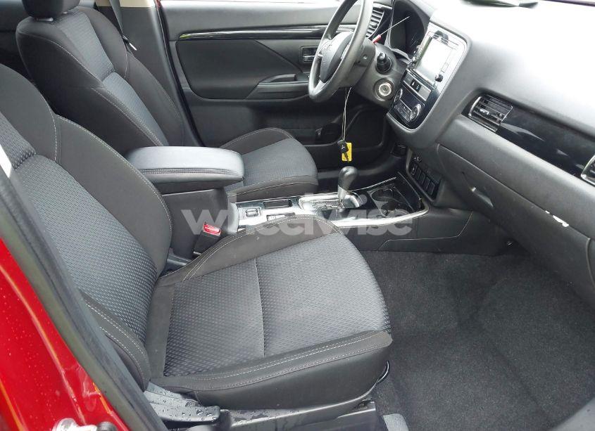 Photo 5 of 2019 Mitsubishi Outlander ES (VIN JA4AD2A32KZ032101)