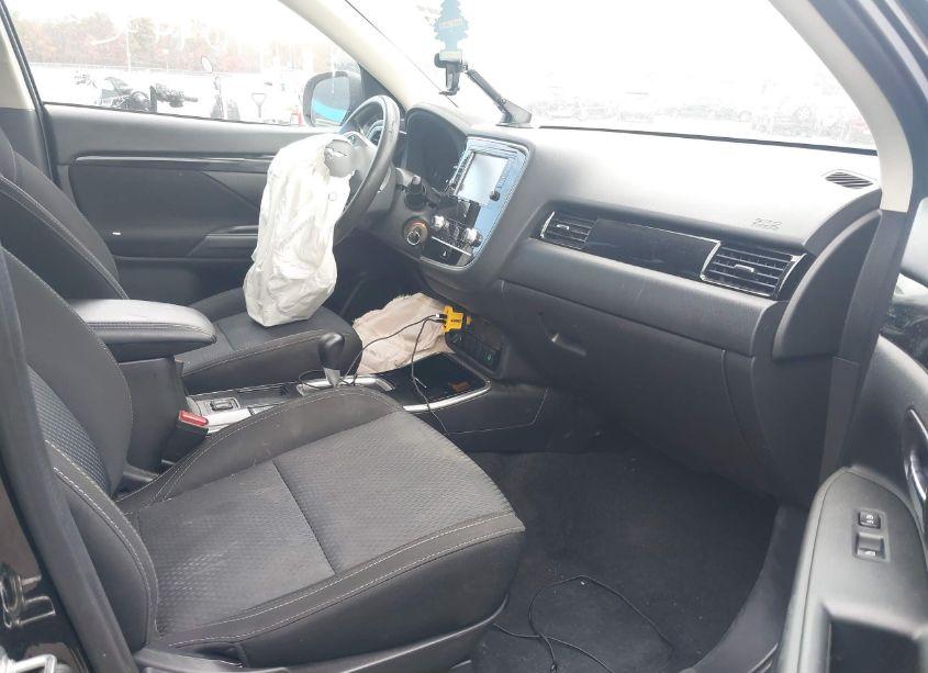 Photo 5 of 2020 Mitsubishi Outlander ES 2.4 (VIN JA4AD2A32LZ047702)