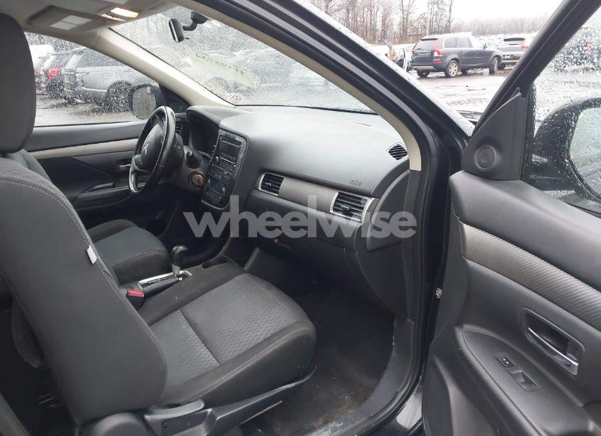 Photo 5 of 2015 Mitsubishi Outlander ES (VIN JA4AD2A33FZ005558)