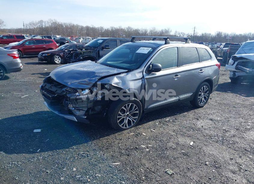 Photo 2 of 2018 Mitsubishi Outlander ES (VIN JA4AD2A33JZ017282)
