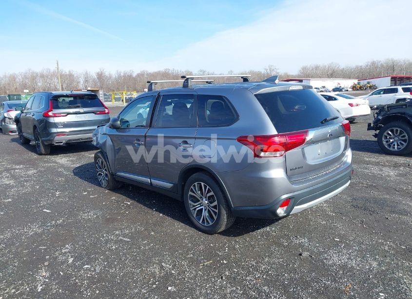 Photo 3 of 2018 Mitsubishi Outlander ES (VIN JA4AD2A33JZ017282)
