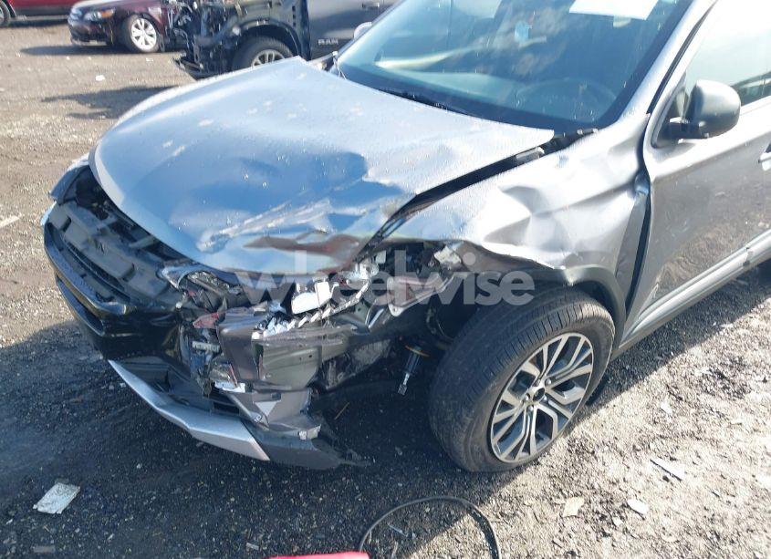 Photo 6 of 2018 Mitsubishi Outlander ES (VIN JA4AD2A33JZ017282)