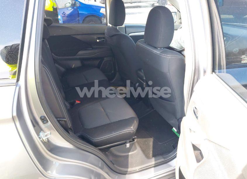 Photo 8 of 2018 Mitsubishi Outlander ES (VIN JA4AD2A33JZ017282)