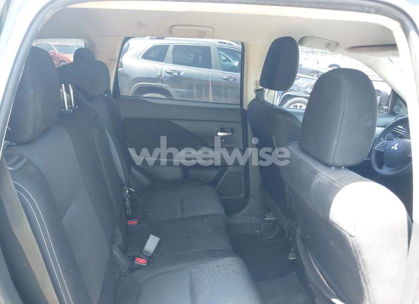 Photo 8 of 2018 Mitsubishi Outlander ES (VIN JA4AD2A33JZ069124)