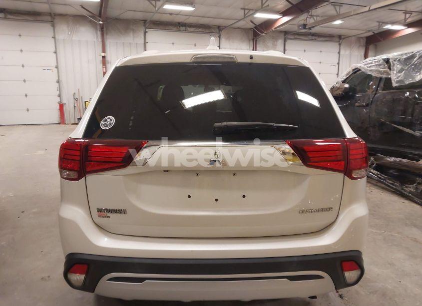 Photo 16 of 2019 Mitsubishi Outlander ES (VIN JA4AD2A34KZ031550)