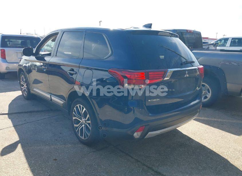 Photo 3 of 2018 Mitsubishi Outlander ES (VIN JA4AD2A35JZ001648)