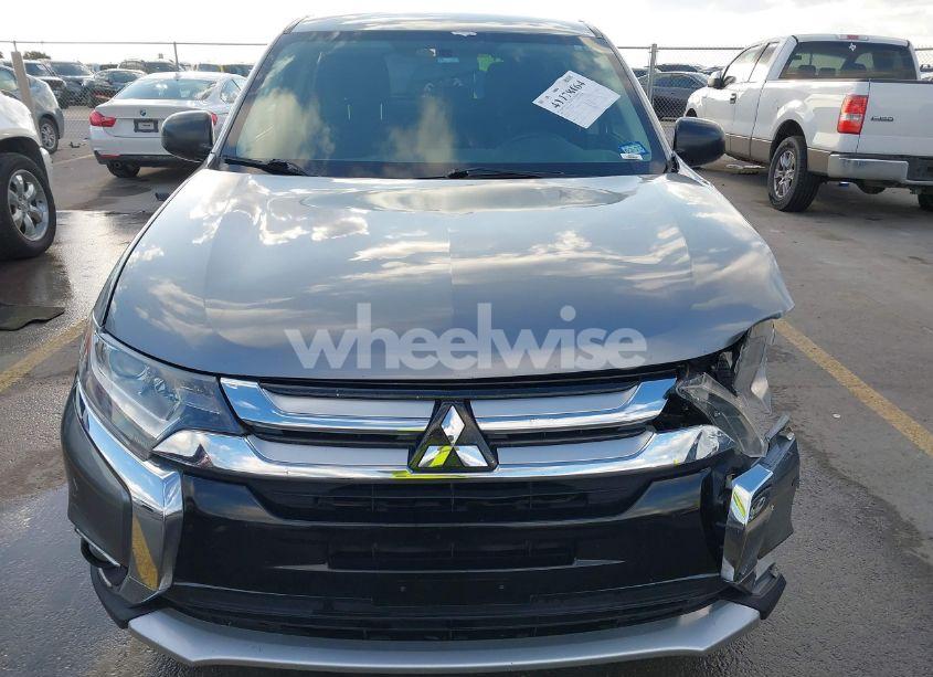 Photo 13 of 2018 Mitsubishi Outlander ES (VIN JA4AD2A35JZ010169)