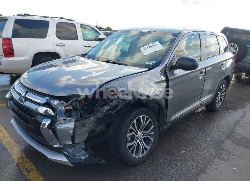 Photo 2 of 2018 Mitsubishi Outlander ES (VIN JA4AD2A35JZ010169)