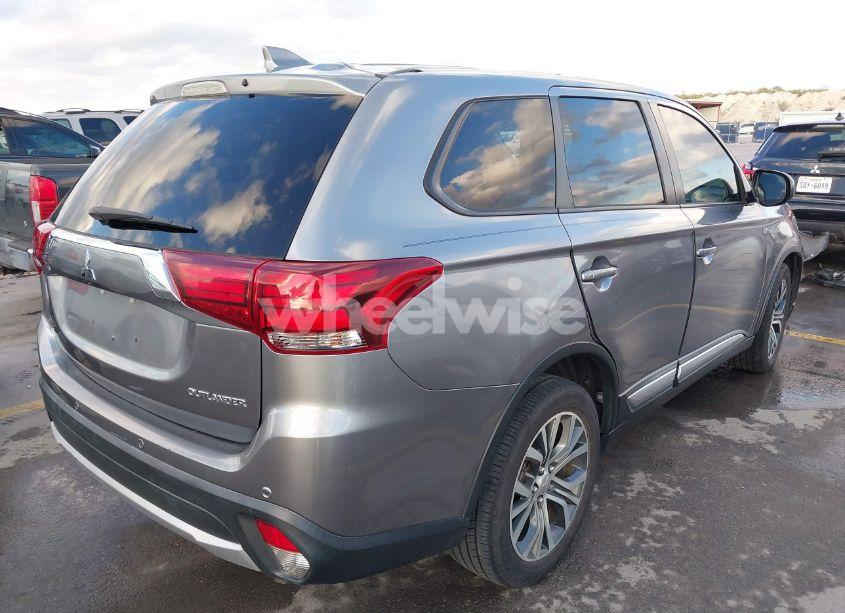 Photo 4 of 2018 Mitsubishi Outlander ES (VIN JA4AD2A35JZ010169)