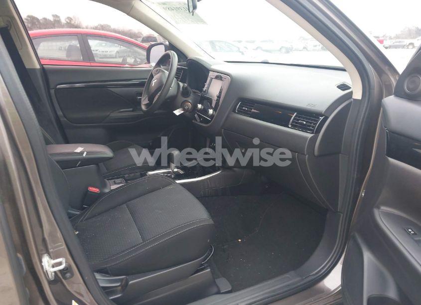 Photo 5 of 2020 Mitsubishi Outlander ES 2.4 (VIN JA4AD2A35LZ039593)