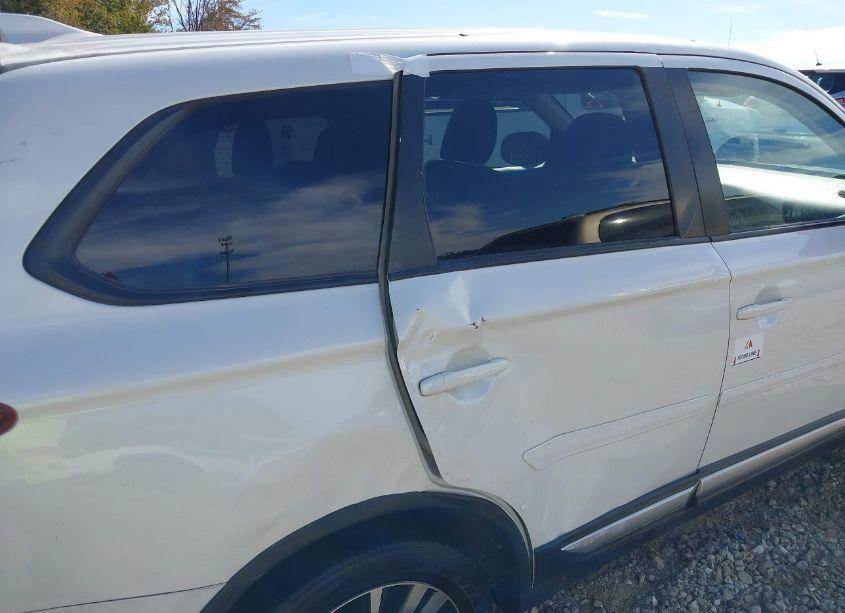 Photo 13 of 2020 Mitsubishi Outlander ES 2.4 (VIN JA4AD2A35LZ048097)