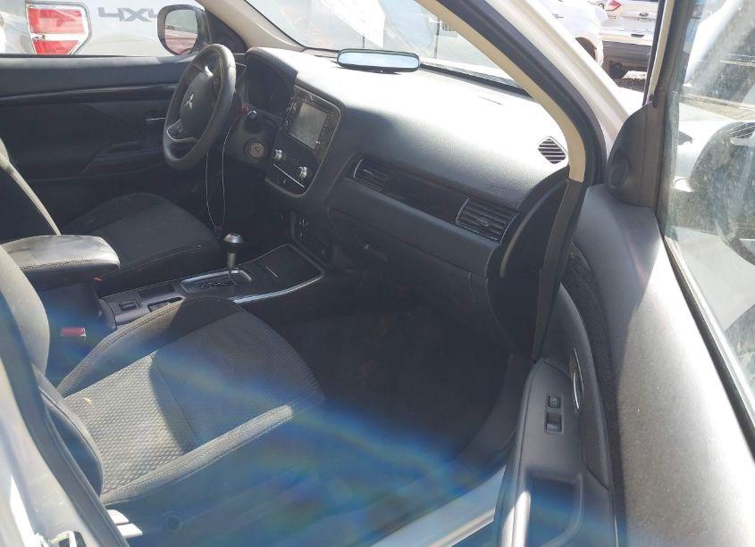 Photo 5 of 2020 Mitsubishi Outlander ES 2.4 (VIN JA4AD2A35LZ048097)