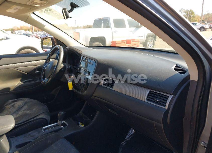 Photo 5 of 2016 Mitsubishi Outlander ES (VIN JA4AD2A36GZ020833)