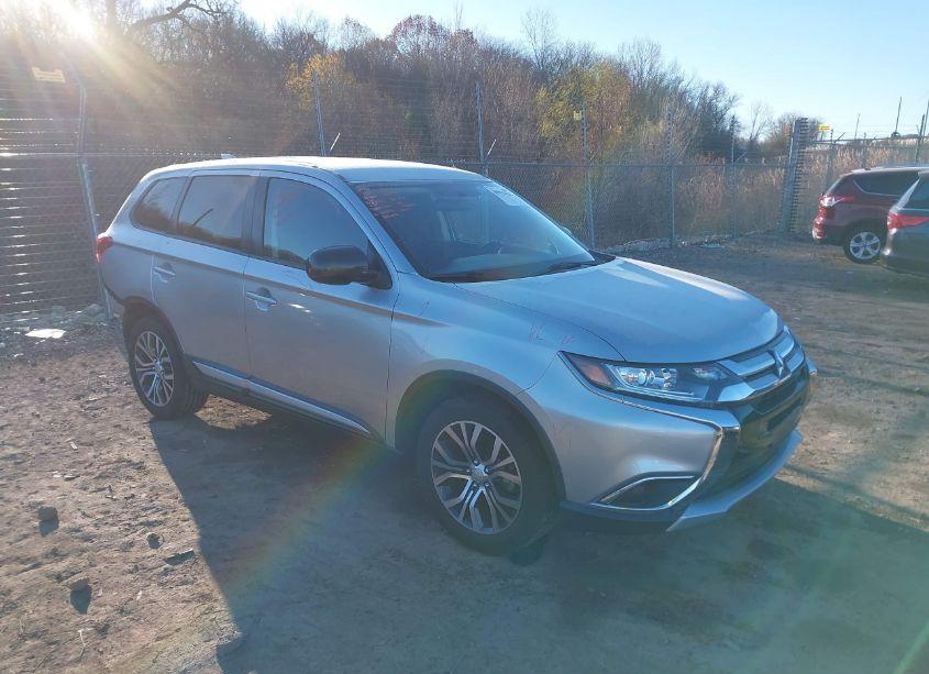 2018 Mitsubishi Outlander ES (VIN JA4AD2A36JZ015672) main photo