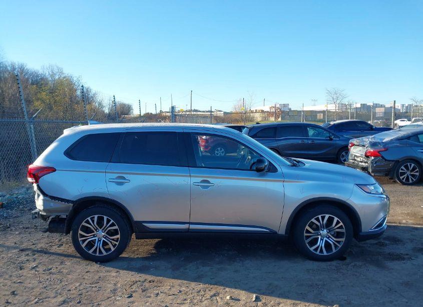 Photo 13 of 2018 Mitsubishi Outlander ES (VIN JA4AD2A36JZ015672)