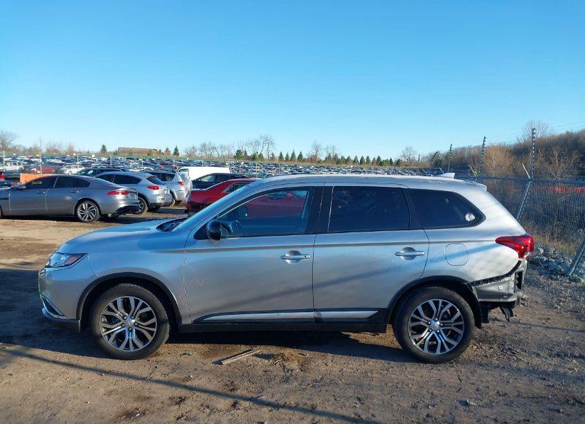 Photo 14 of 2018 Mitsubishi Outlander ES (VIN JA4AD2A36JZ015672)