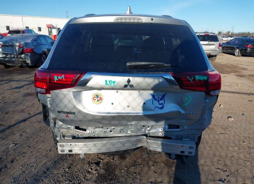 Photo 16 of 2018 Mitsubishi Outlander ES (VIN JA4AD2A36JZ015672)