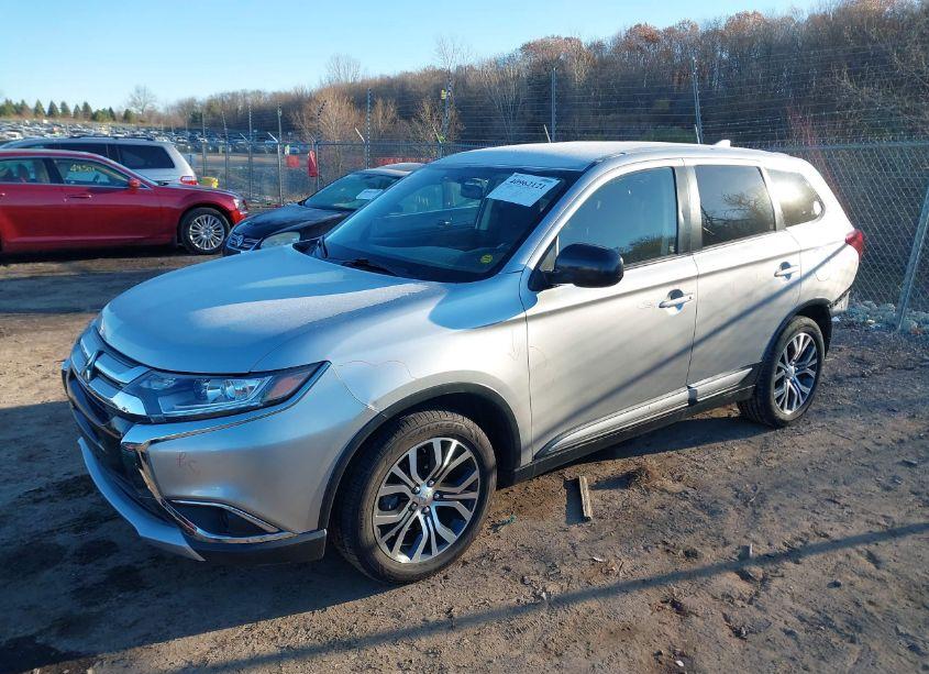 Photo 2 of 2018 Mitsubishi Outlander ES (VIN JA4AD2A36JZ015672)