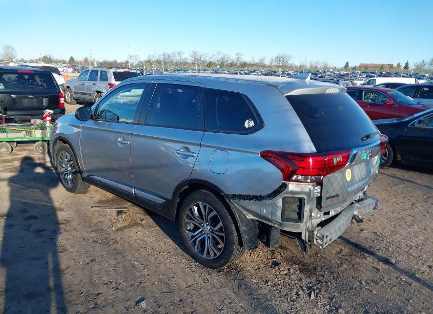 Photo 3 of 2018 Mitsubishi Outlander ES (VIN JA4AD2A36JZ015672)