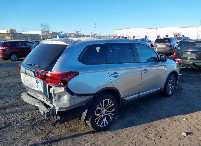 Photo 4 of 2018 Mitsubishi Outlander ES (VIN JA4AD2A36JZ015672)