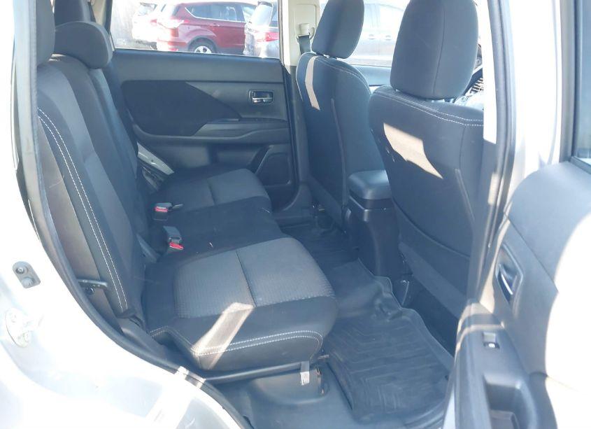 Photo 8 of 2018 Mitsubishi Outlander ES (VIN JA4AD2A36JZ015672)