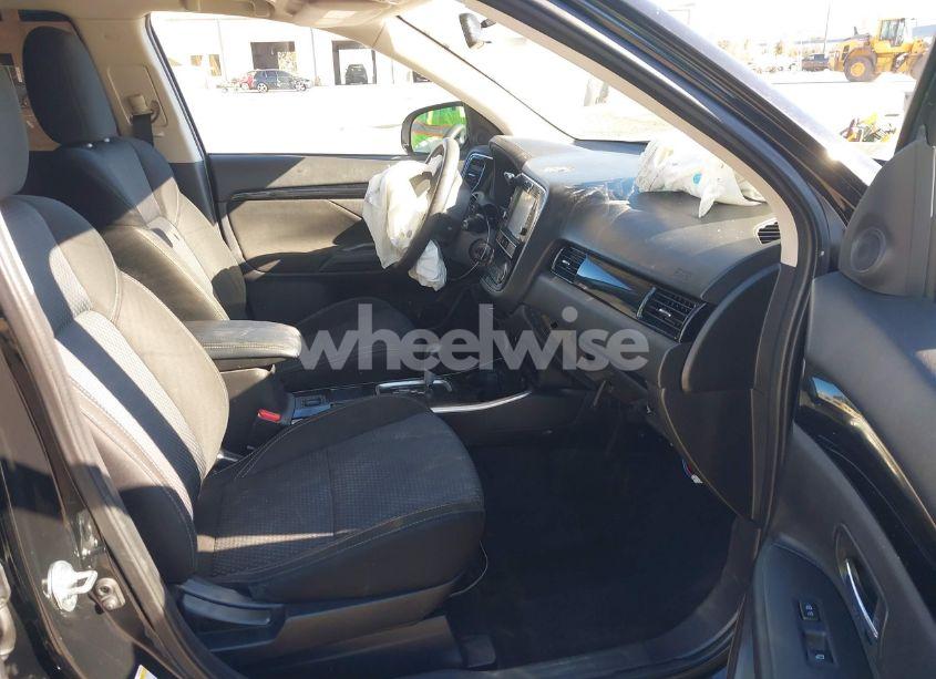 Photo 5 of 2019 Mitsubishi Outlander ES (VIN JA4AD2A36KZ017617)