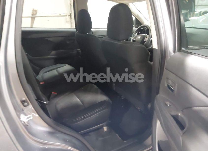 Photo 8 of 2019 Mitsubishi Outlander ES (VIN JA4AD2A36KZ018122)