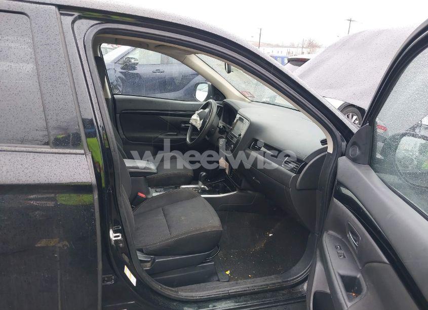 Photo 5 of 2019 Mitsubishi Outlander ES (VIN JA4AD2A36KZ050732)