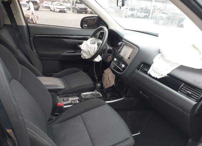 Photo 4 of 2020 Mitsubishi Outlander ES 2.4 (VIN JA4AD2A36LJ000154)