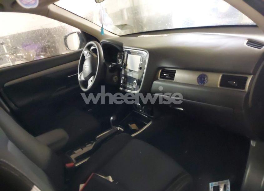 Photo 5 of 2018 Mitsubishi Outlander ES (VIN JA4AD2A37JJ005280)