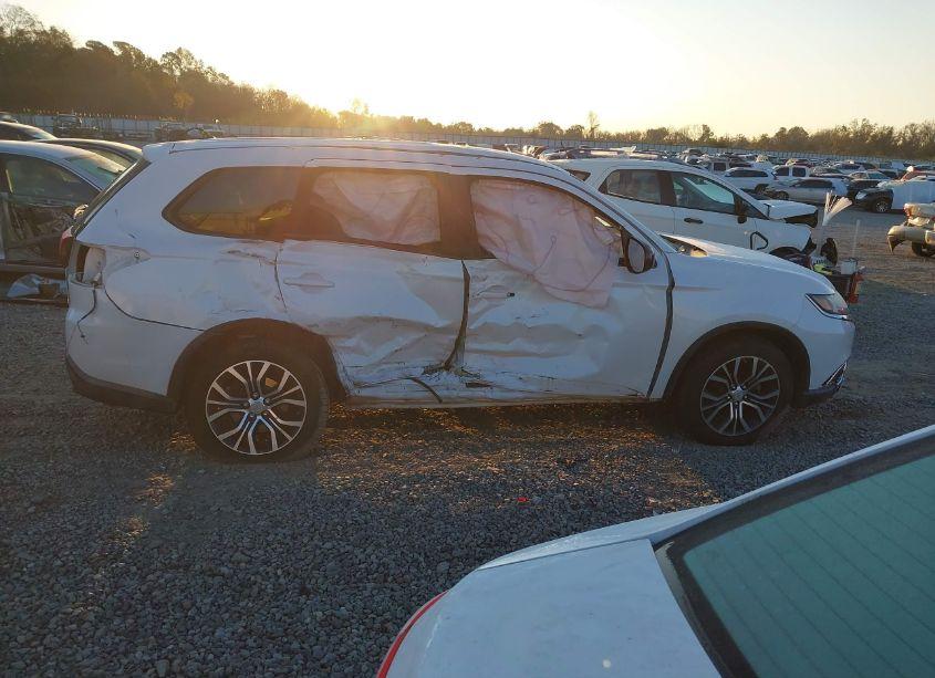 Photo 13 of 2016 Mitsubishi Outlander ES (VIN JA4AD2A38GZ016458)