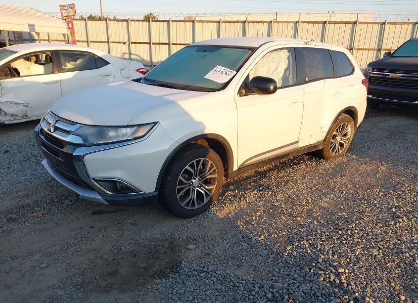 Photo 2 of 2016 Mitsubishi Outlander ES (VIN JA4AD2A38GZ016458)