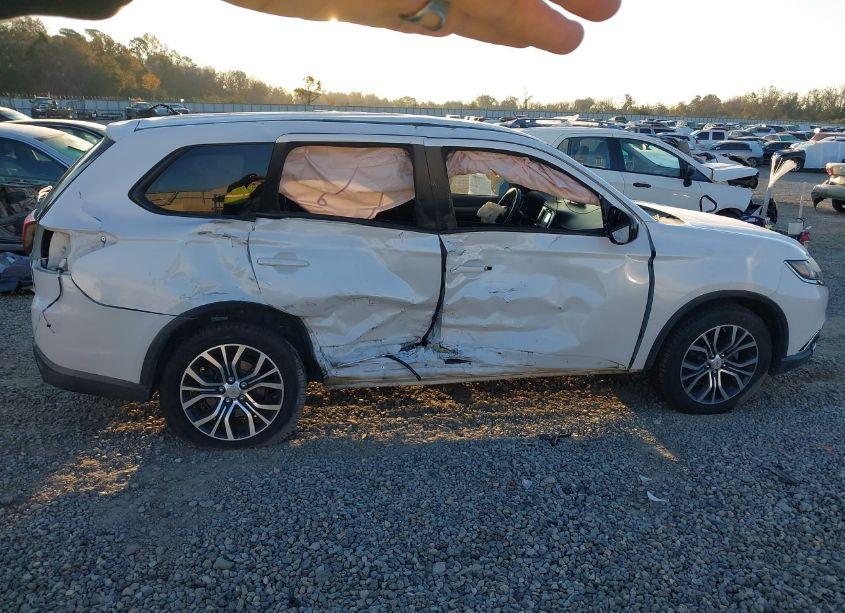 Photo 6 of 2016 Mitsubishi Outlander ES (VIN JA4AD2A38GZ016458)