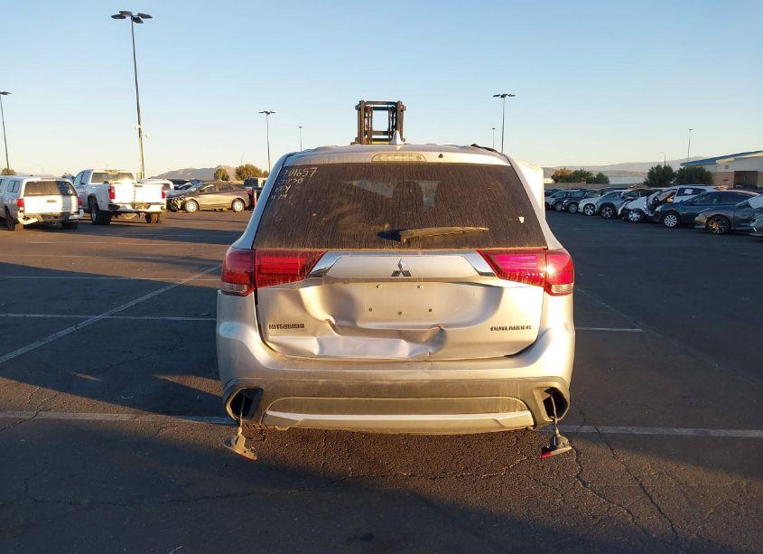 Photo 16 of 2017 Mitsubishi Outlander ES (VIN JA4AD2A38HZ028398)