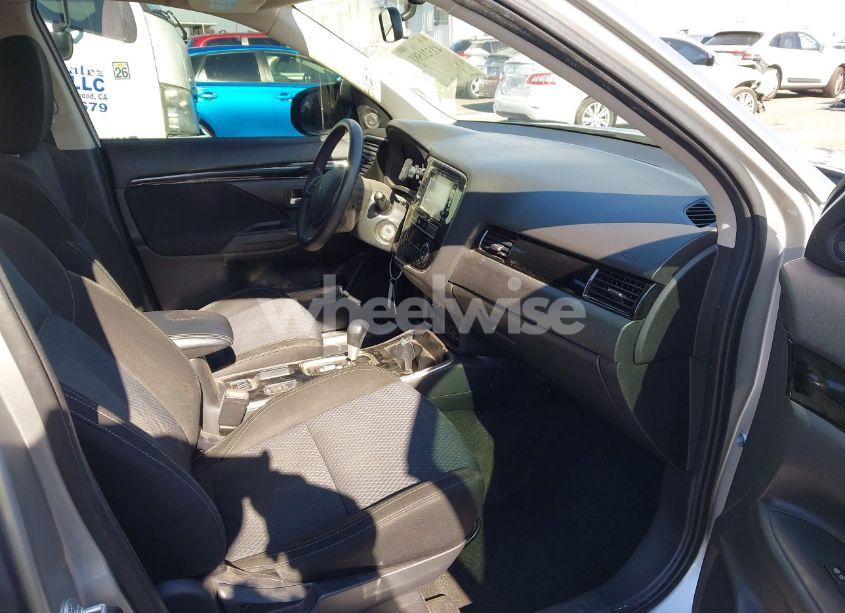 Photo 5 of 2019 Mitsubishi Outlander ES (VIN JA4AD2A38KZ009406)