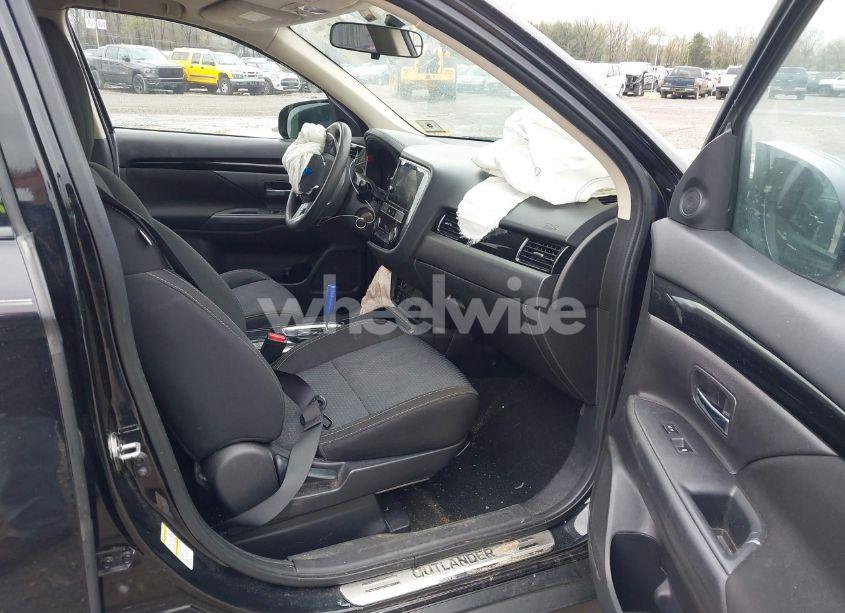 Photo 5 of 2019 Mitsubishi Outlander ES (VIN JA4AD2A38KZ047573)