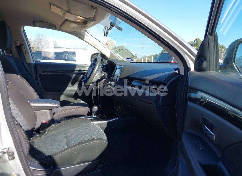 Photo 5 of 2020 Mitsubishi Outlander ES 2.4 (VIN JA4AD2A38LZ019094)