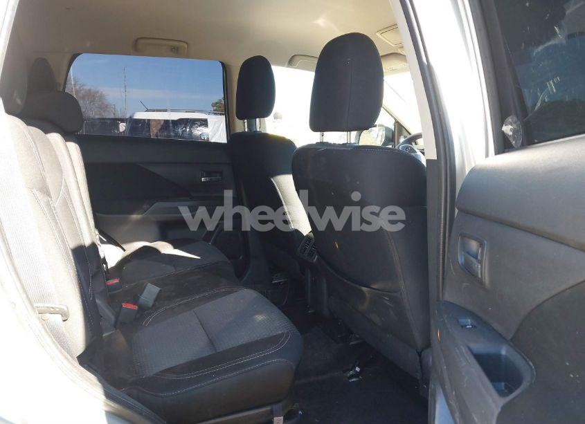 Photo 8 of 2020 Mitsubishi Outlander ES 2.4 (VIN JA4AD2A38LZ019094)