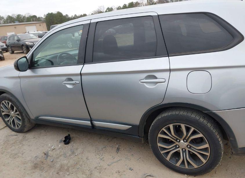 Photo 14 of 2017 Mitsubishi Outlander ES (VIN JA4AD2A39HZ005065)
