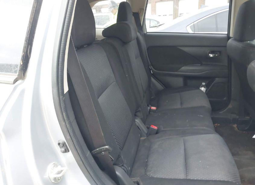 Photo 8 of 2017 Mitsubishi Outlander ES (VIN JA4AD2A39HZ005065)