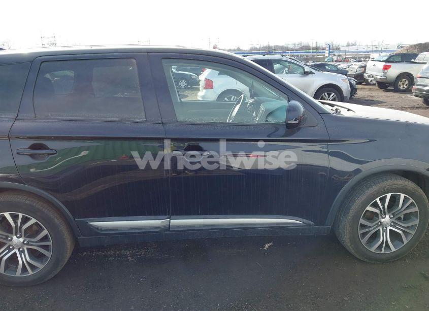 Photo 13 of 2018 Mitsubishi Outlander ES (VIN JA4AD2A39JZ052568)