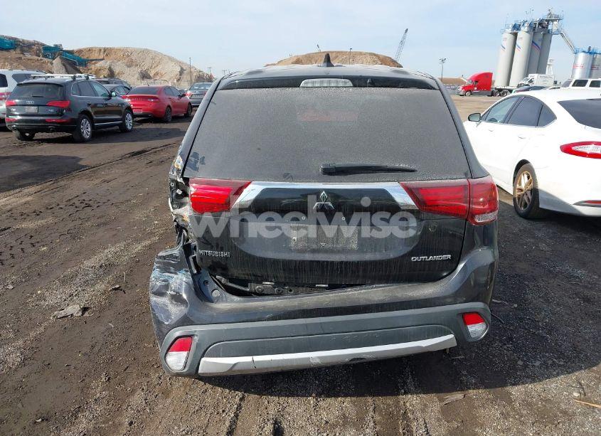 Photo 16 of 2018 Mitsubishi Outlander ES (VIN JA4AD2A39JZ052568)