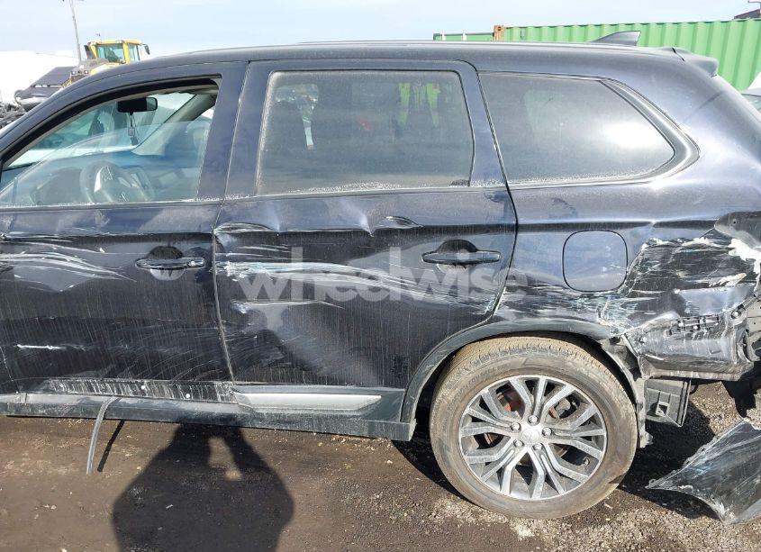 Photo 17 of 2018 Mitsubishi Outlander ES (VIN JA4AD2A39JZ052568)