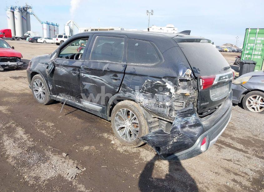 Photo 3 of 2018 Mitsubishi Outlander ES (VIN JA4AD2A39JZ052568)